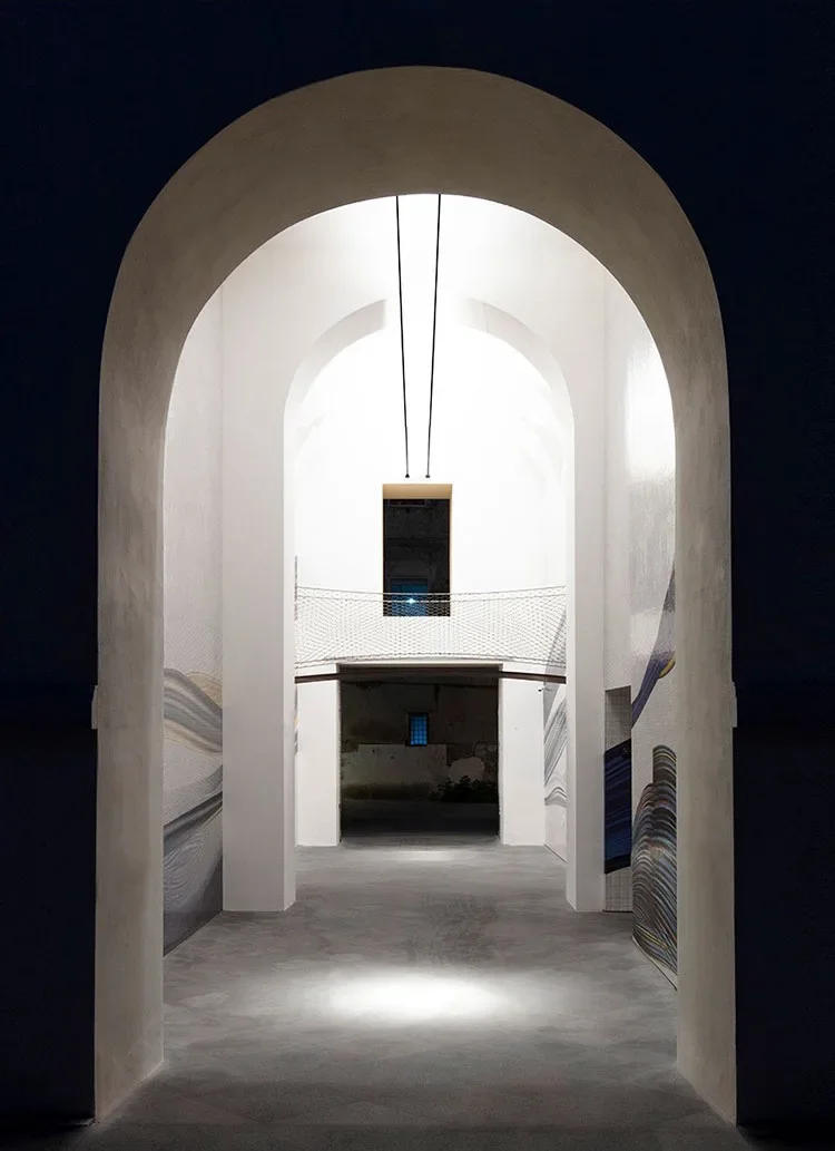 Description Picture 4 of itemBlack White Linear Wall Lamp Skyline Strip Decoration Background Modern Led Remote Control Design Home Indoor String Rope