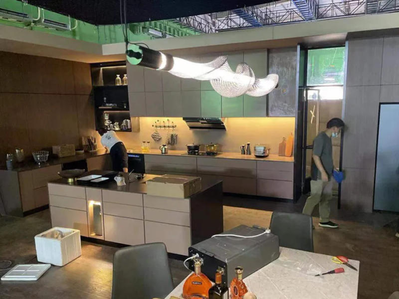 Description Picture 4 of itemItalian Restaurant Pendant Lamp Postmodern Cafe Living Room Designer Bar Art LED Chandelier Creative Long Strip Lighting Fixture