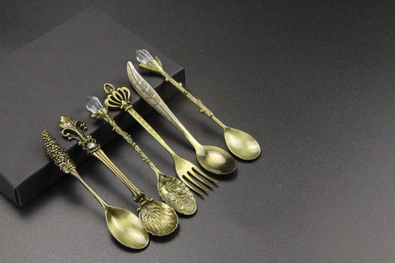 Description Picture 6 of itemVintage Court Coffee Spoon 6PCS/Set Ice Cream Spoon Jam Spoon Dessert Spoon Crystal Head Tableware Set Gift Crafts
