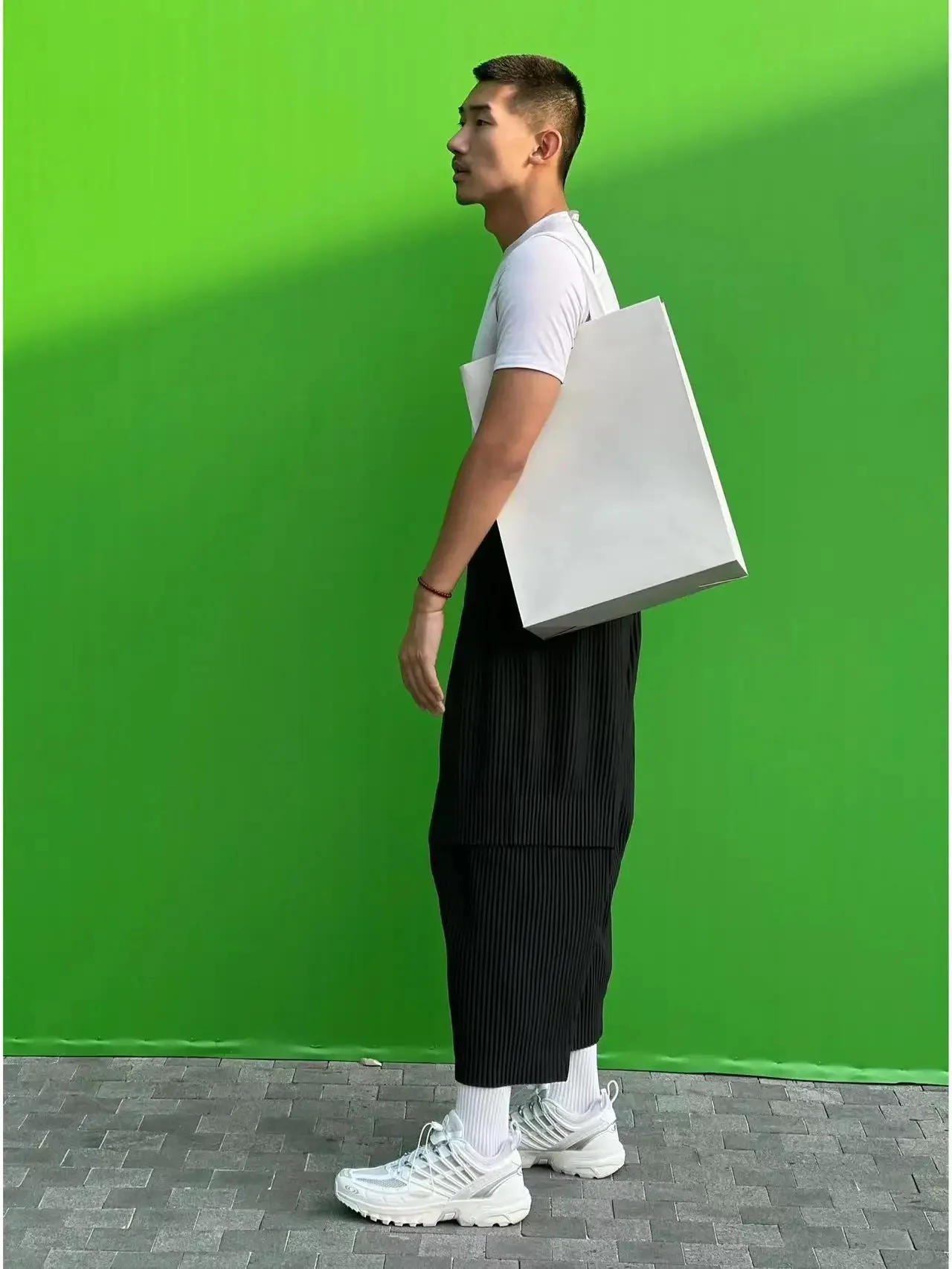 Description Picture 6 of itemMiyake pleated overalls men's military green nine-point pants men's four-season casual pants loose Japanese pleated pants