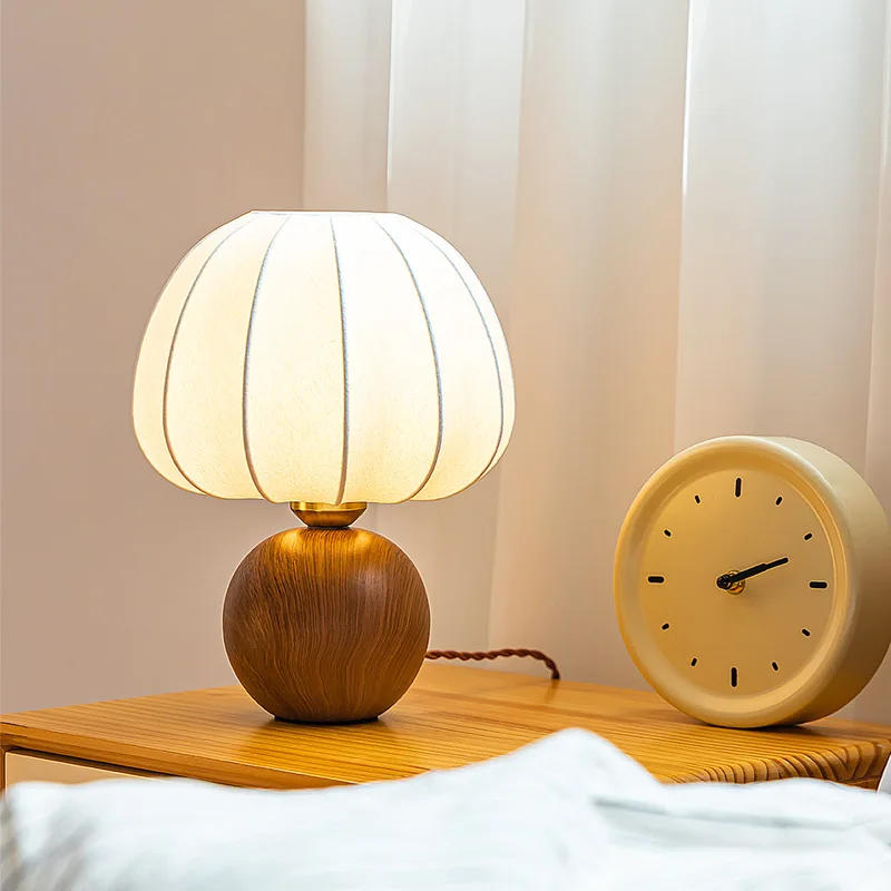 Description Picture 2 of itemAmerican Vintage Silk Table Lamp Hotel Room Exhibition Hall Room Lamp Study Creative Bedroom Decoration Wood Grain Base Bedlight