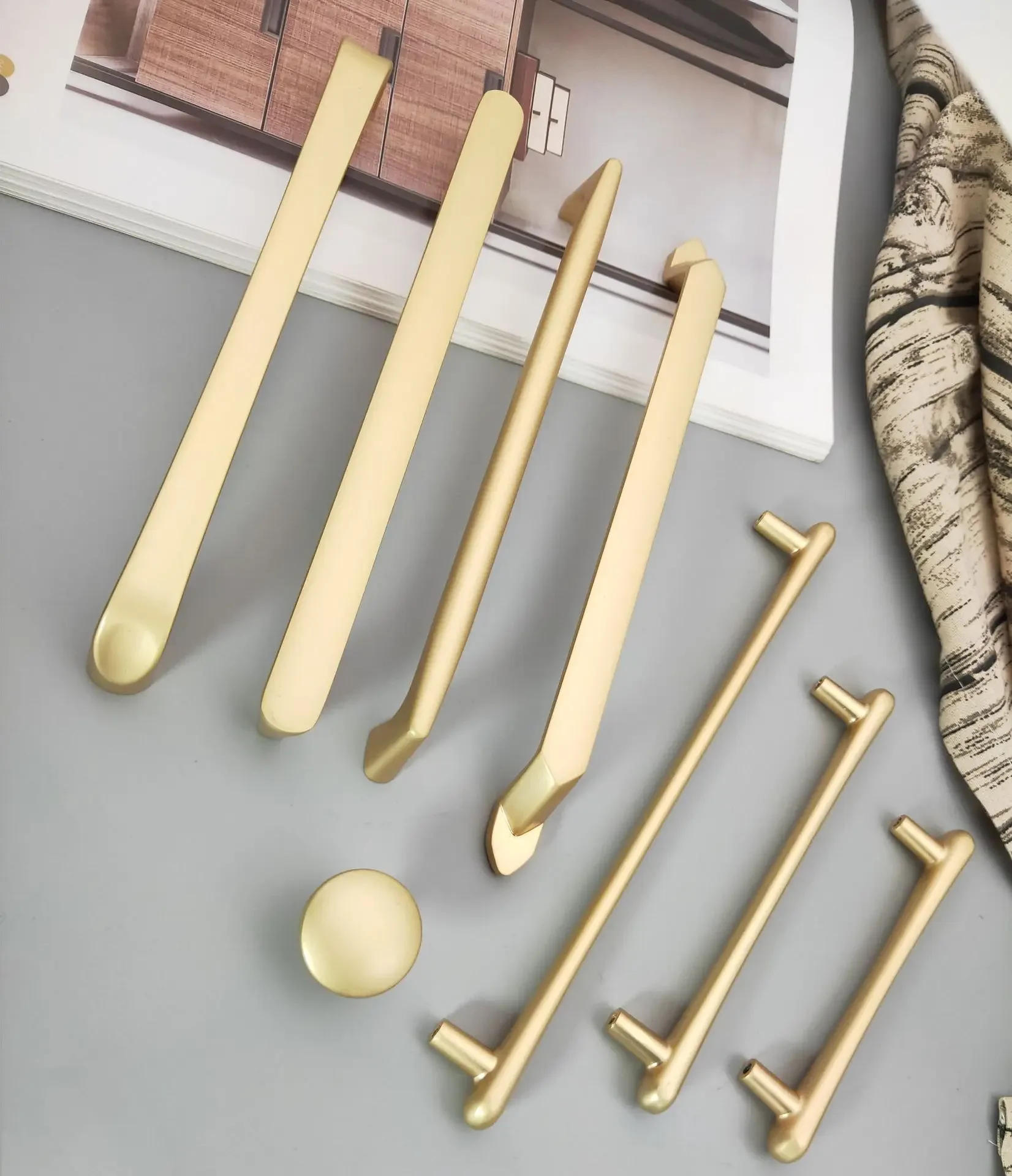 Description Picture 2 of itemModern Simple Style Matte Gold Cabinet Handles Solid Zinc Alloy Kitchen Cupboard Pulls Drawer Knobs Furniture Handle Hardware