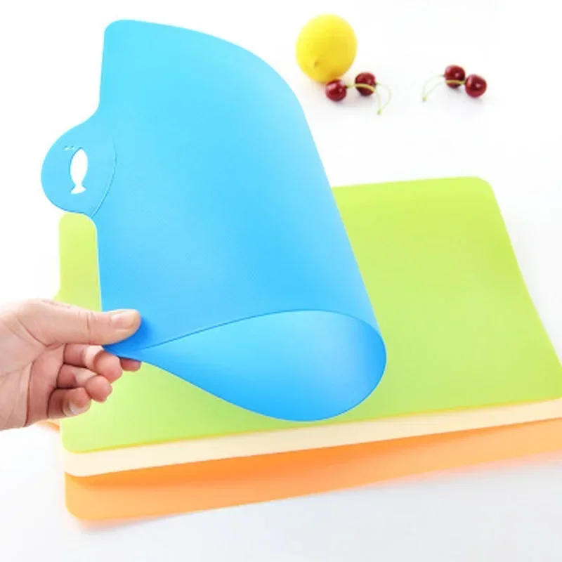 Description Picture 2 of itemKitchen Cooking Small Tools Flexible Plastic Cutting Board Food Slice Cut Chopping Block Color Random Accessories Supplies