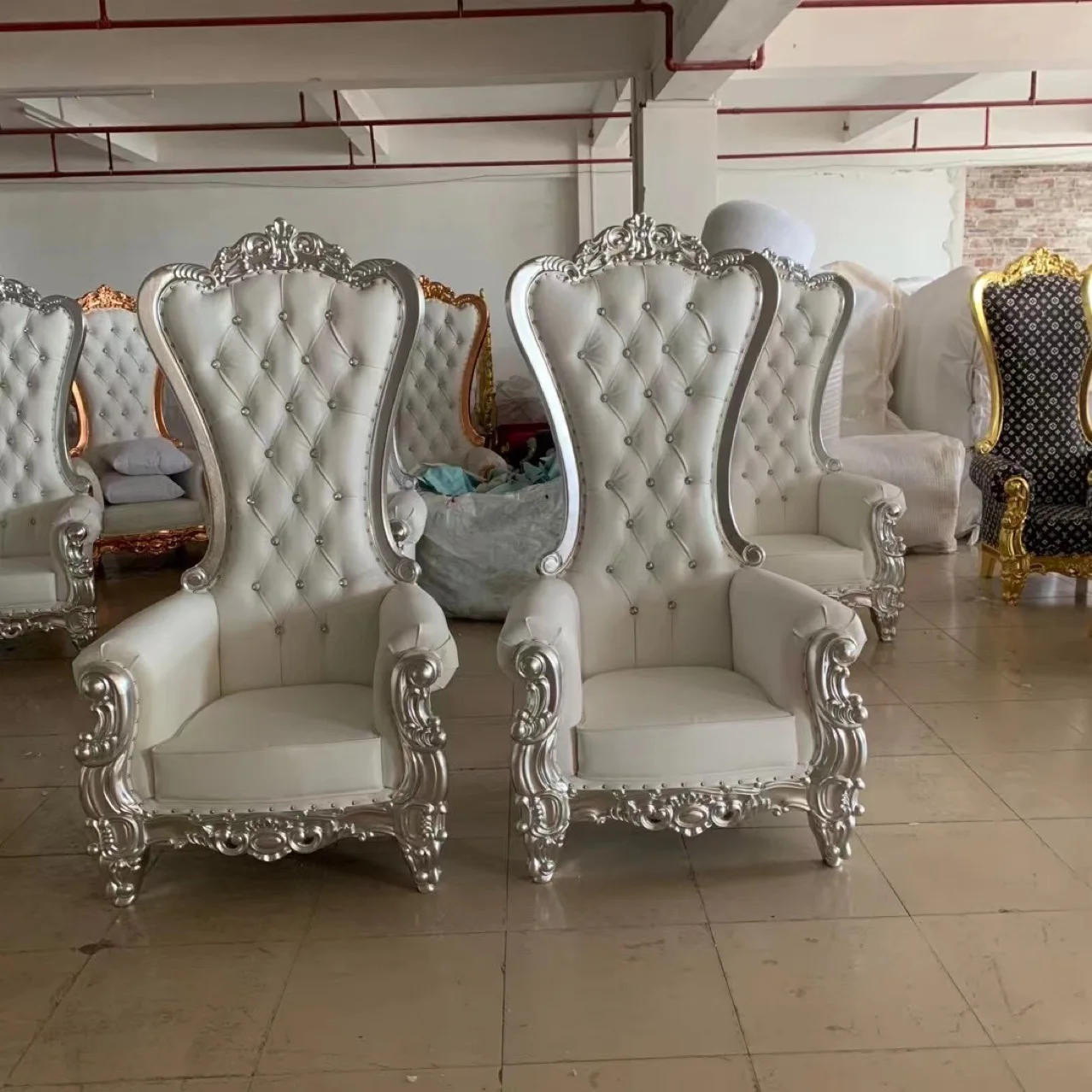 Description Picture 3 of itemFactory direct sales European solid wood high back chair, wedding scene groom and bride sofa chair queen chair king chair