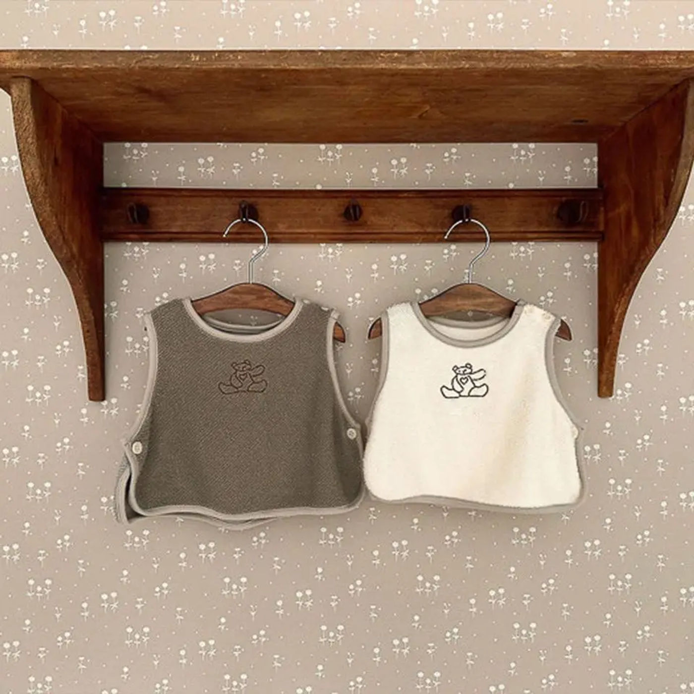 Description Picture 2 of item2025 Winter New Baby Sleeveless Warm Vest Infant Girl Fashion Bear Embroidery Vest Boys Cotton Casual Vest Tops Baby Clothes