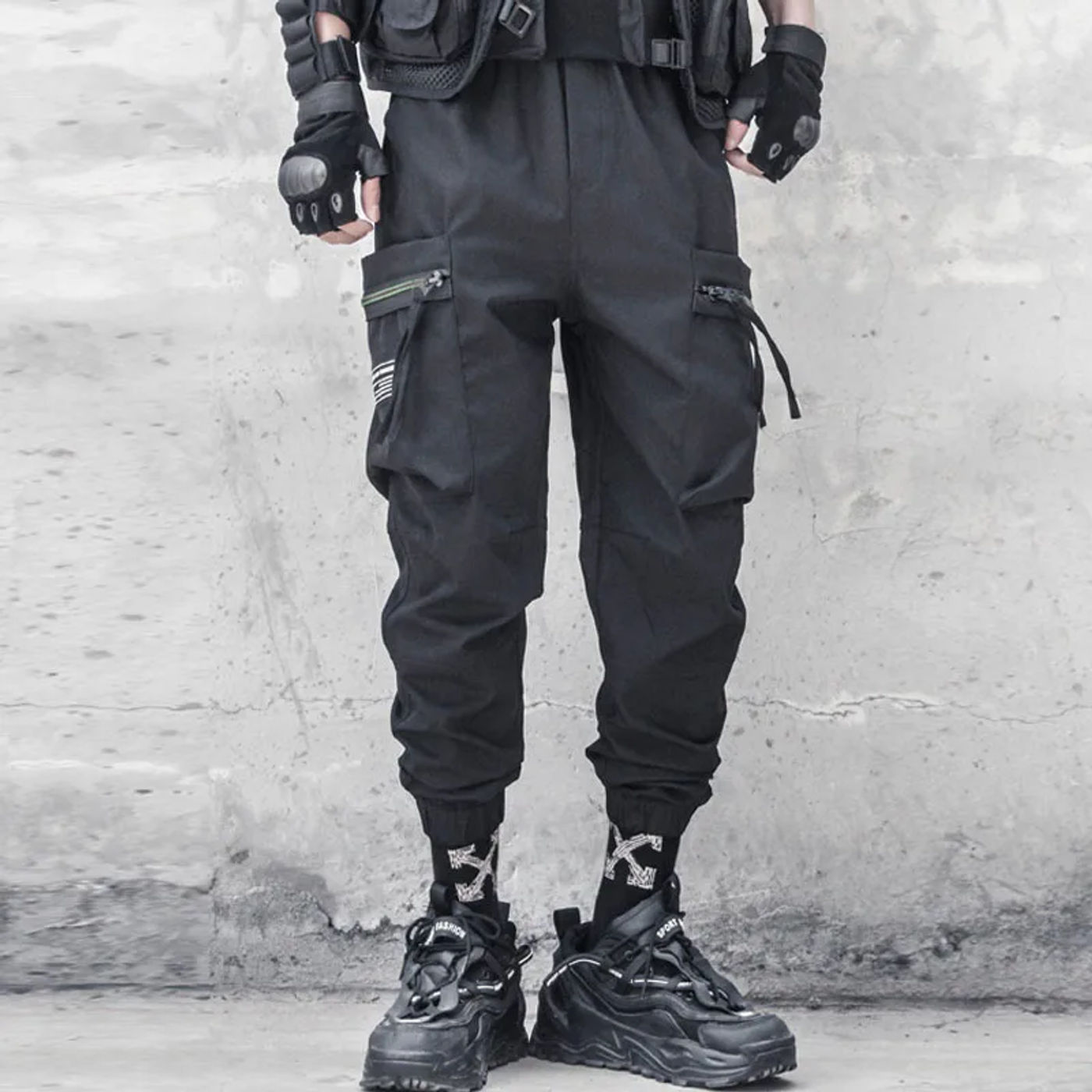 Description Picture 3 of itemFashionable Men's Multi Pocket Design Functional Casual Overalls Men's High Street Ruffian Handsome Loose Leggings