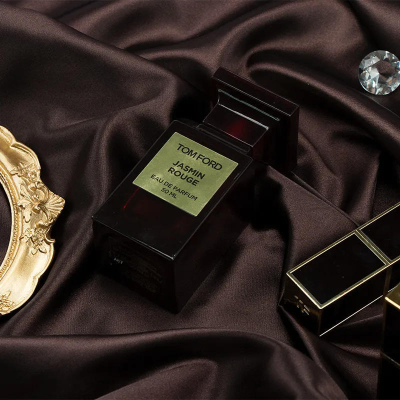 Description Picture 4 of itemSilky Luster Cloth Backdrop Satin Fabric Glossy Background for Photographic Studio Luxury Style for Jewelry Necklace Shooting