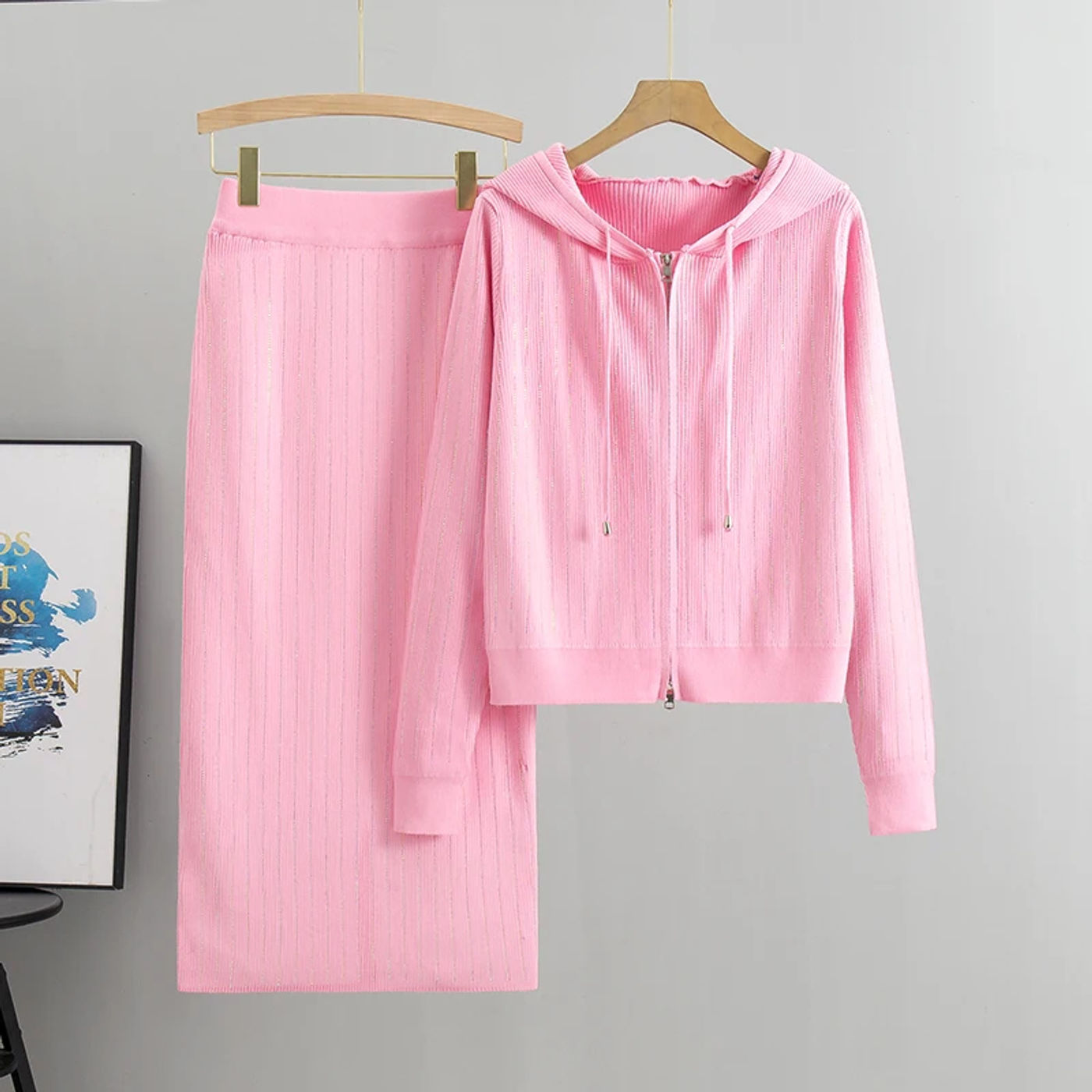 Description Picture 4 of item2025 new women's Knitted Cardigan High Waisted Buttocks Wrapped  Skirt 2 Piece Suits Luxury Hot Diamond Fashion Sets