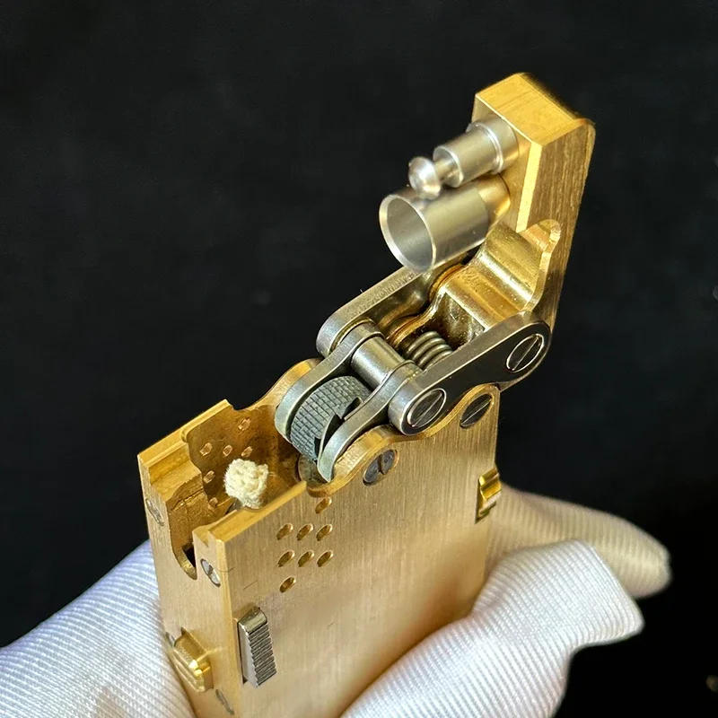 Description Picture 6 of itemHandmade Brass Mechanical Automatic Ignition Kerosene Lighter Creative Titanium Alloy Lighter Men's Collectible Gift