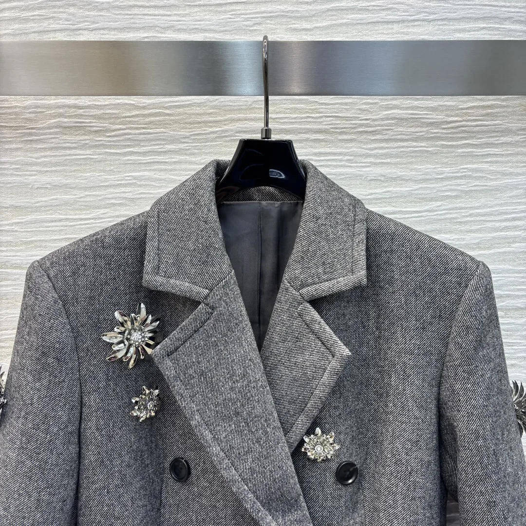 Description Picture 6 of item2024 High-quality Rhinestone Decorative Woolen Coat Temperament British Style Capable H-shaped Extended Jacket Winter