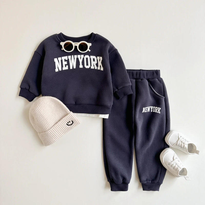 Description Picture 3 of item2Pcs Baby Clothing Set Boys Girls NewYork Print Sports Top Pants Suit Sweatshirt Winter Toddler Outfit Thick Newborn Clothes