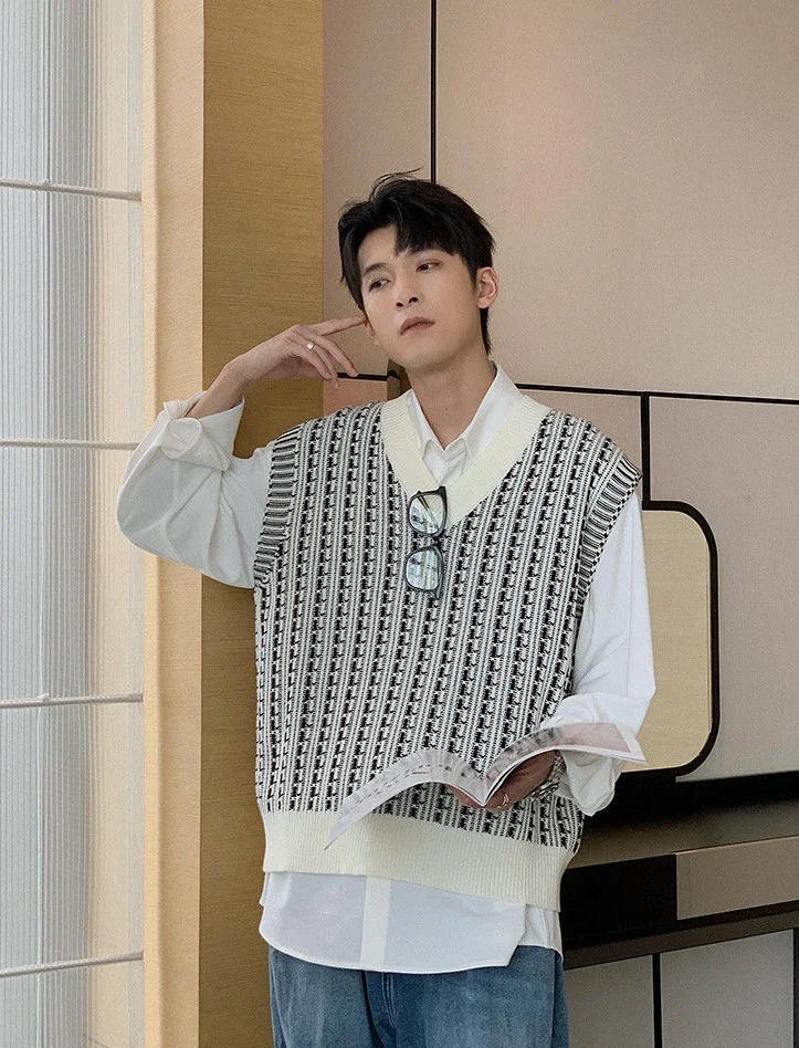 Description Picture 6 of itemKnit Sweater Male White Vest Men's Clothing V Neck Korean Style Sleeveless Waistcoat Striped Elegant High Quality Replica X Tops