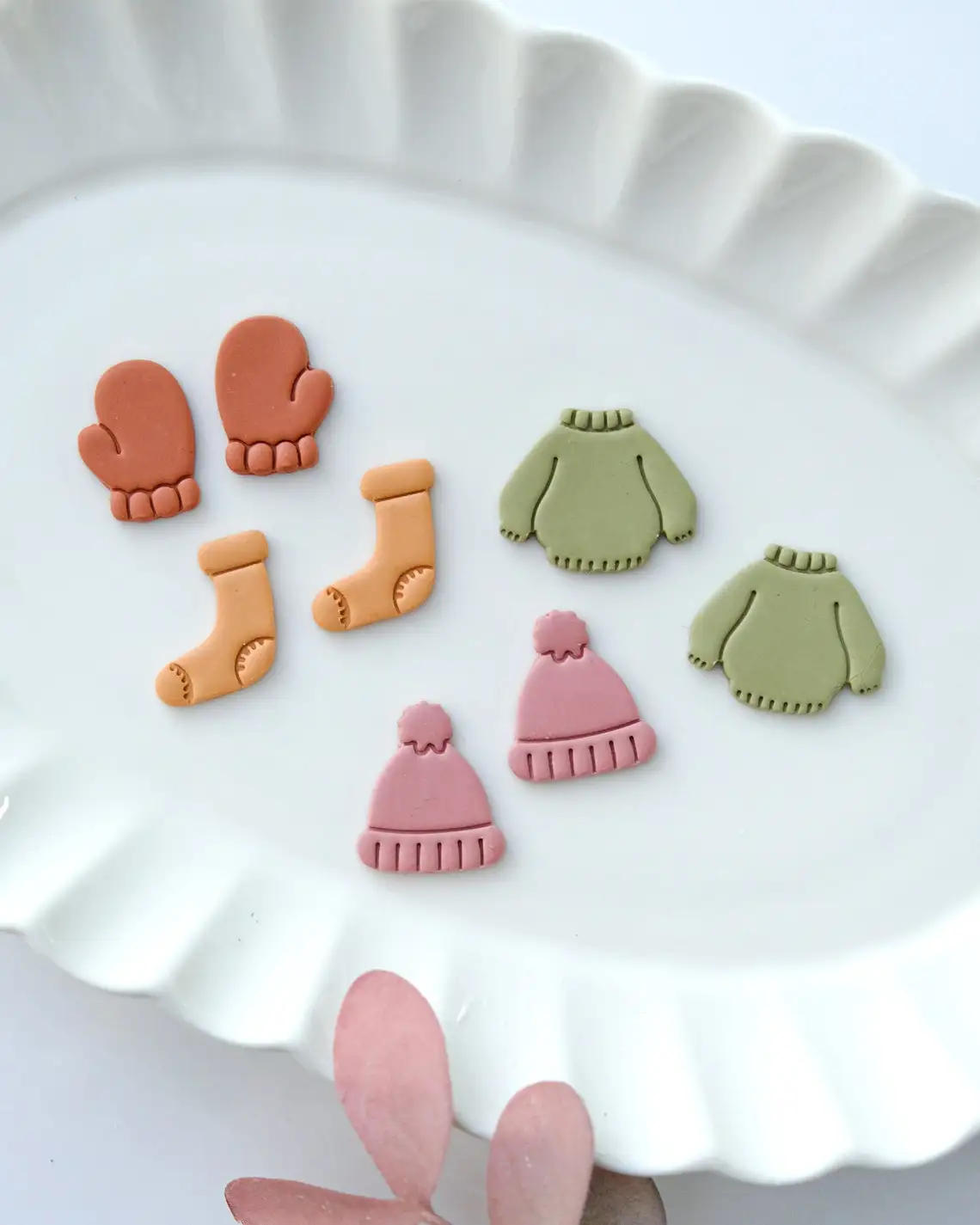 Description Picture 2 of itemChristmas Series Soft Pottery Polymer Clay Cutter DIY INS Style Hat Socks Sweater Gloves Earrings Polymer Clay Molds Tool Gift