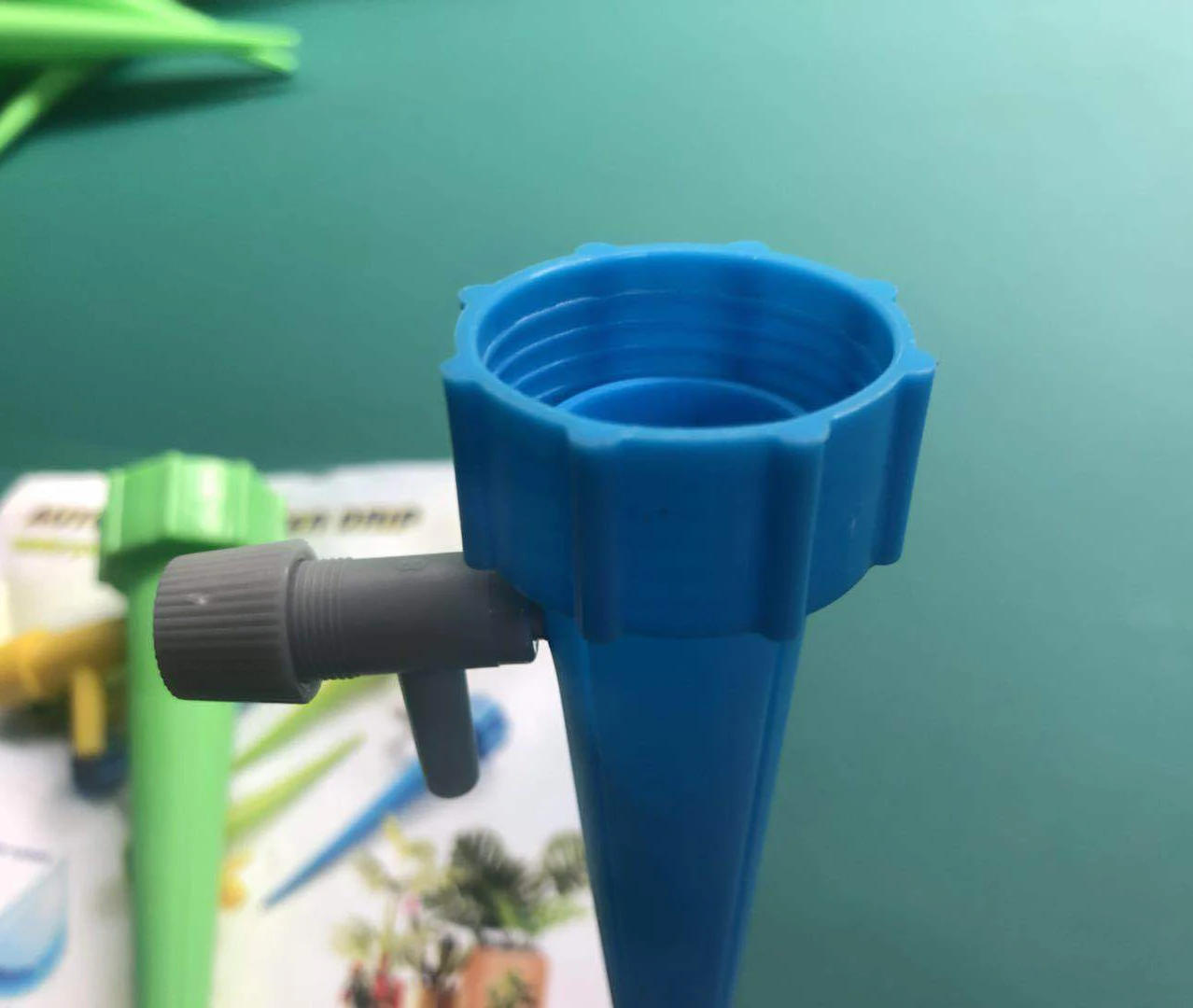Description Picture 4 of itemAuto Drip Irrigation Watering System Dripper Spike Kits Garden Household Plant Flower Automatic Waterer Tools