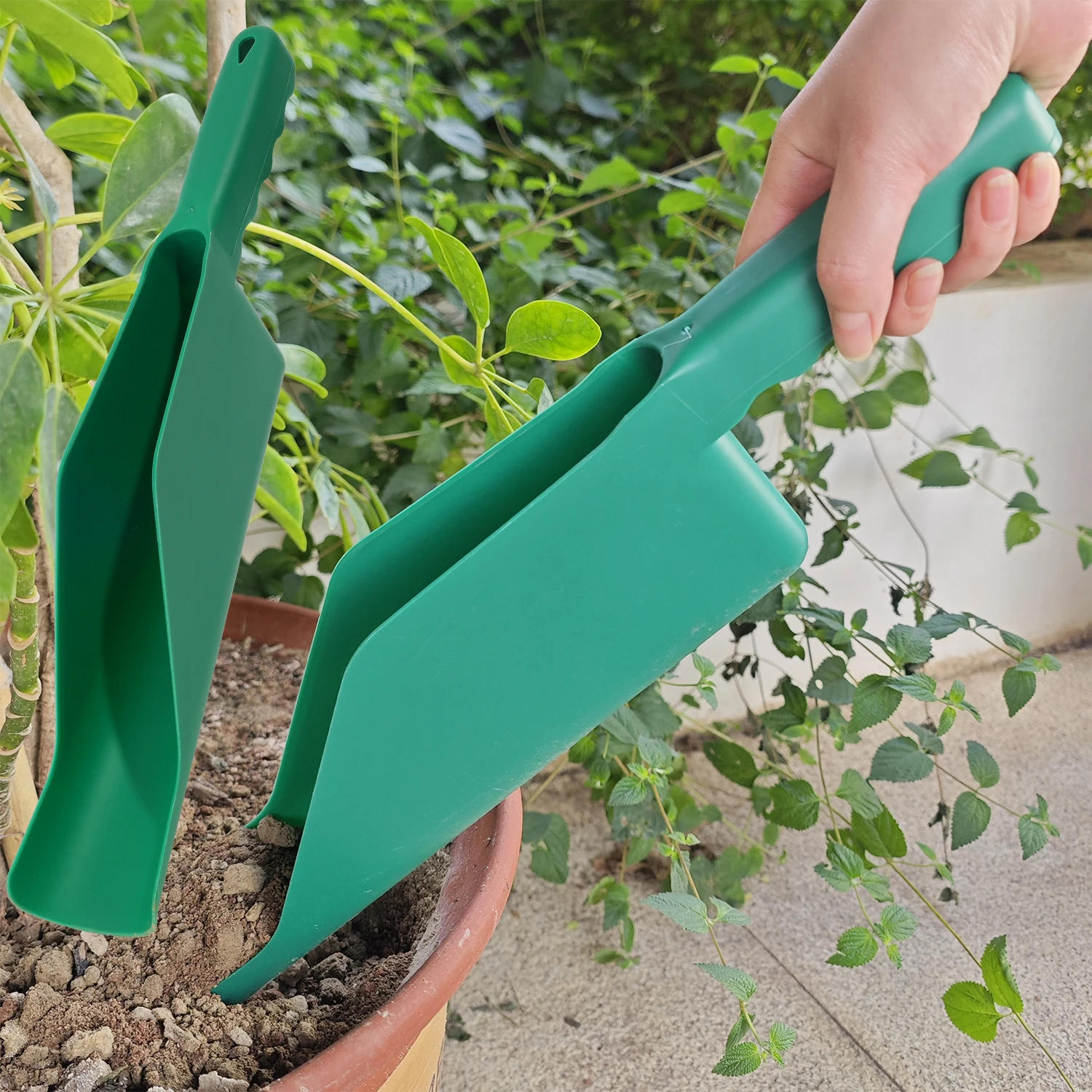 Description Picture 5 of itemGutter Getter Scoop Plastic Multi-purpose Cleaning Roof Eaves Leaf Scoops Pets Feeding Shovel Home Garden Dirt Cleaner Products