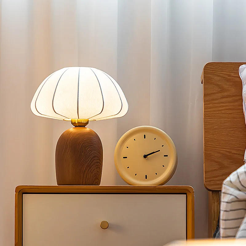 Description Picture 3 of itemAmerican Vintage Silk Table Lamp Hotel Room Exhibition Hall Room Lamp Study Creative Bedroom Decoration Wood Grain Base Bedlight