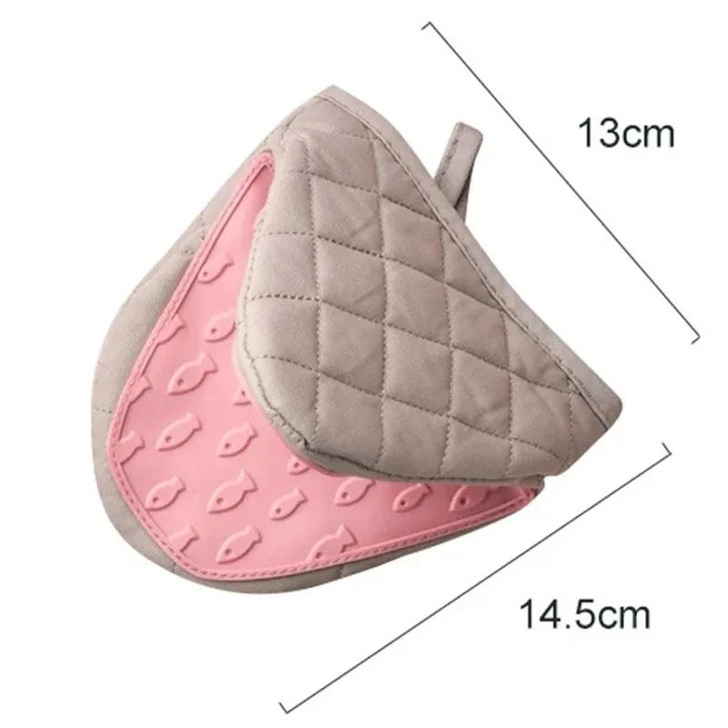 Description Picture 6 of itemUniversal Silicone Anti Scald Oven Glove Fish Shaped Thickened Insulation Gloves BBQ Mitts Tray Dish Bowl Holder Baking Supplies