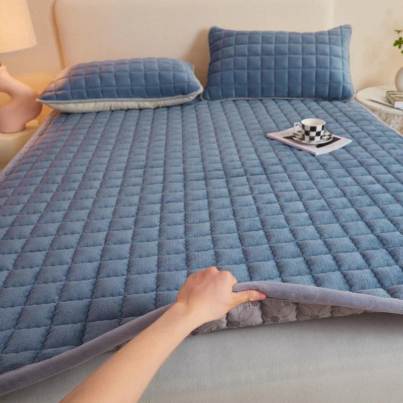 Description Picture 6 of itemQuilted Mattresses Thickened Bedsheet матрас топпер Velvet Mattress Topper Skin-friendly Bed Linen Blue Mattress(No Pillowcase)