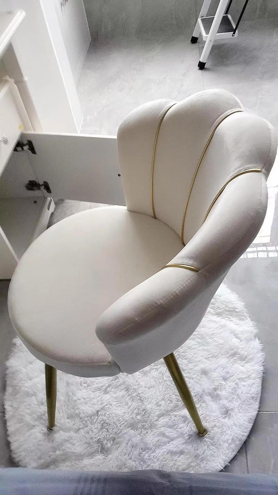 Description Picture 4 of itemModern Nordic Dressing Chair Velvet Home Living Room Dining Chairs Bedroom Furniture Makeup Stool كرسي cadeira 의자 Nail Chair