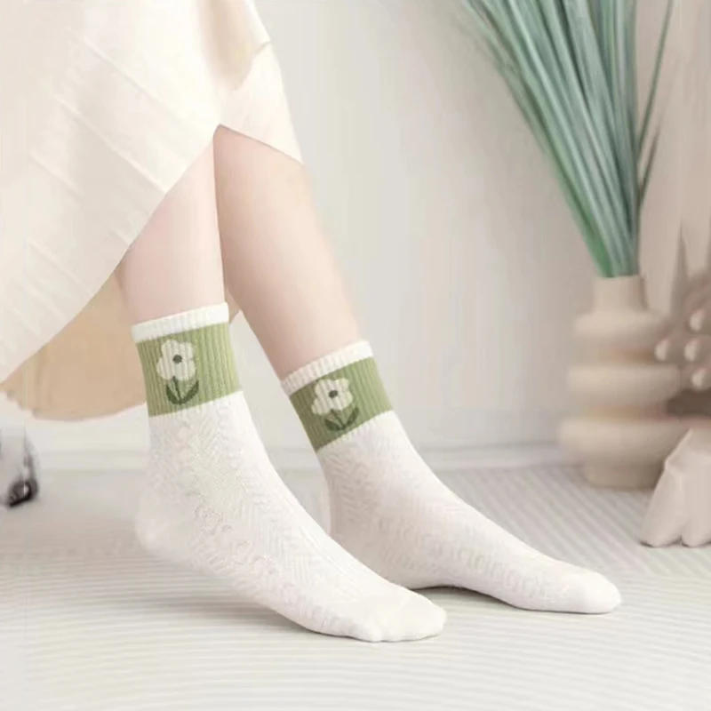 Description Picture 6 of item5 Pairs WOMEN'S Floral Print Jacquard Socks Summer Thin Wicking Sweat Breathable Mid-tube Socks Youth Student Socks 35-40