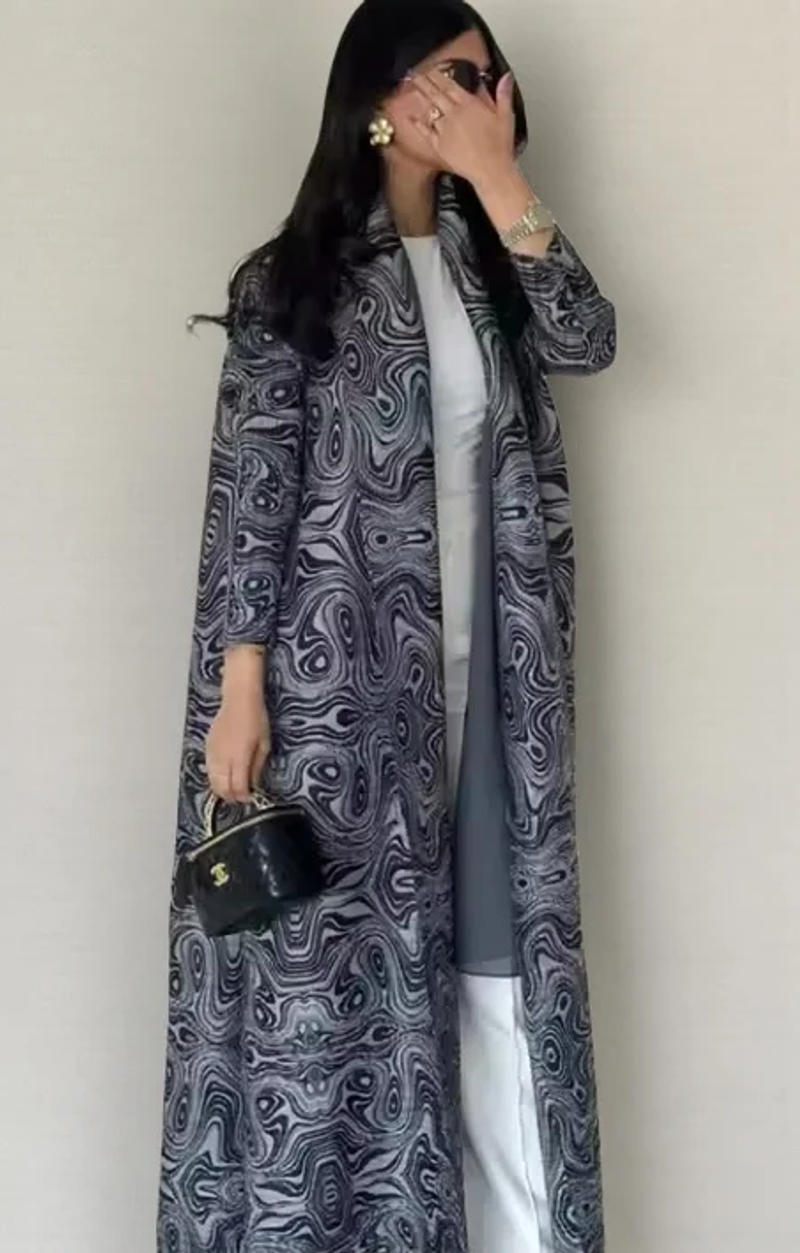 Description Picture 3 of itemFold Women's Robe 2025 Spring New Pleated Fashion Classic Print Trench Coat Cardigan Lace-up Design Loose Plus Size Abaya
