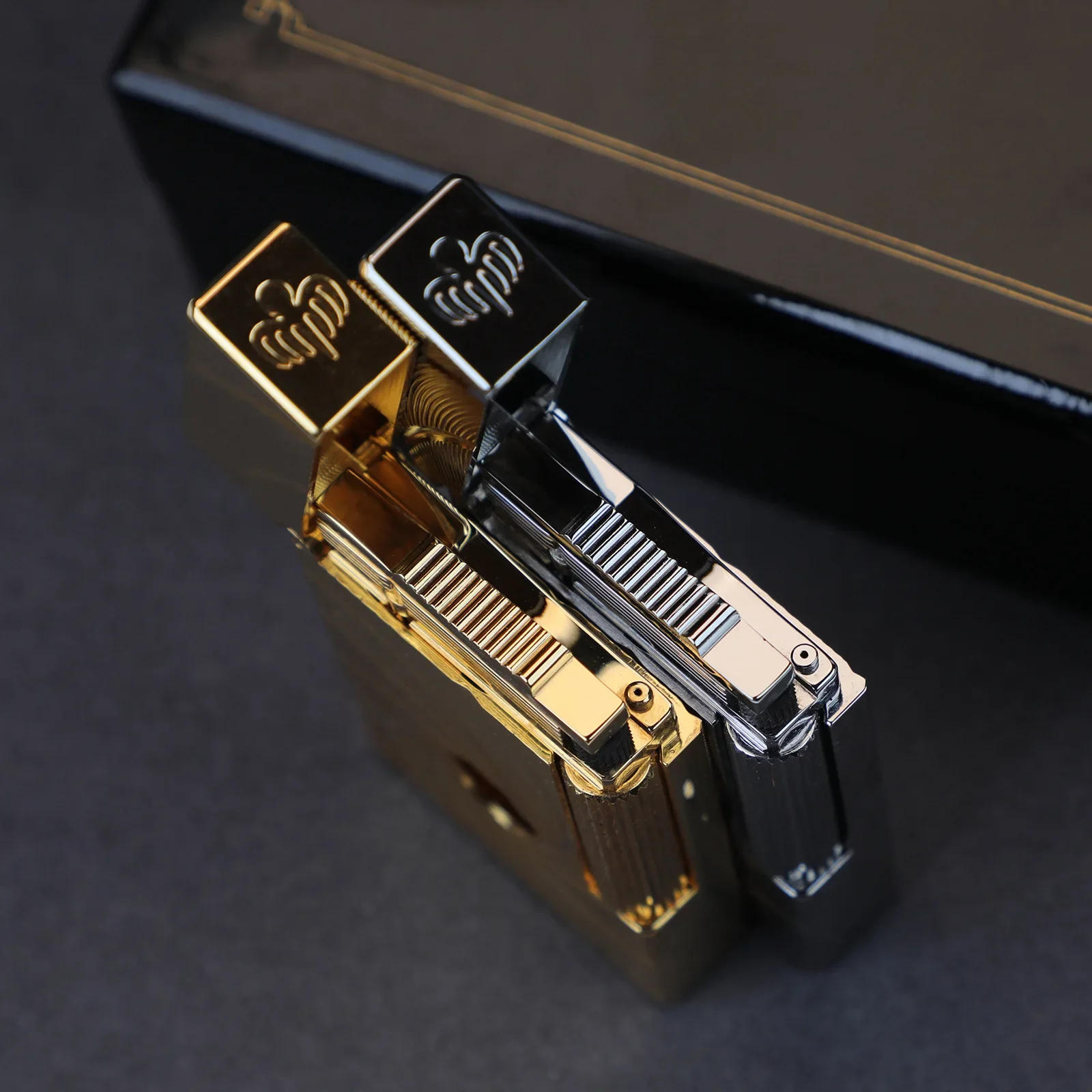 Description Picture 6 of itemNew Personality High-End Atmospheric Brass Grinding Wheel Ignition Lighter With Butane Gas Side Rub Ignition High-End Men's Gift