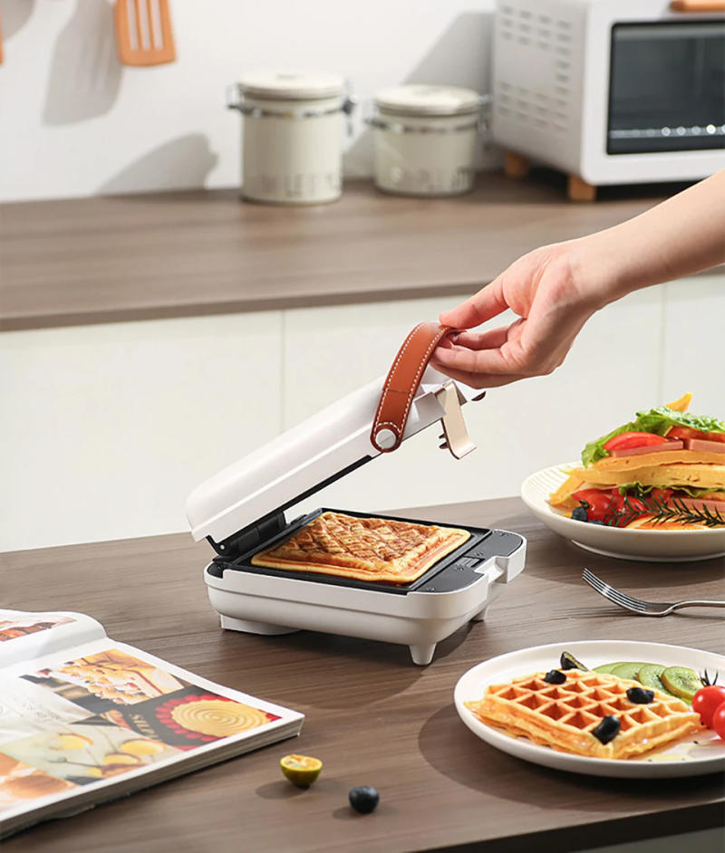 Description Picture 5 of itemPortable Electric Sandwich Maker 3 In 1 Detachable Breakfast Machine Household Mini Toaster Egg Waffles Maker 3 Baking Trays