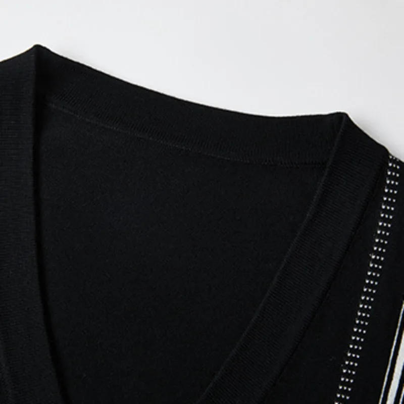 Description Picture 6 of itemHKSH Men's Knitted Cardigan Spring Autumn New Sweater Outerwear Casual Versatile V-neck Stripe Tide Chic Patchwork Korean HK0407