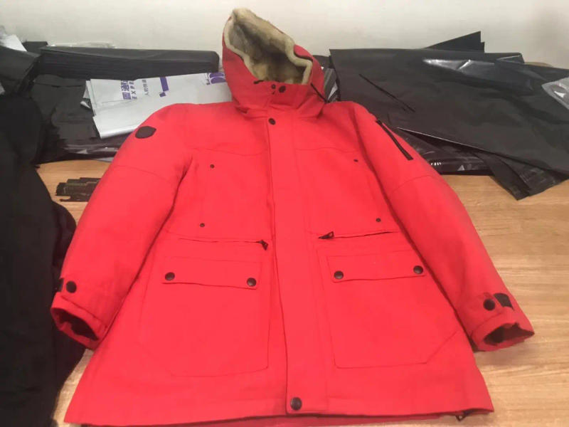 Description Picture 2 of item2021 Parka Real Fur Coat Men Winter Jacket Natural Wolf Fur Coats Warm Outerwear Long Parkas Hombre 17029 KJ2425