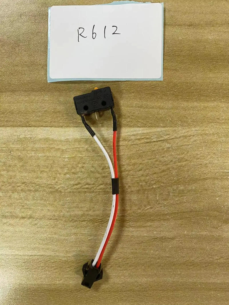 Description Picture 5 of item1pcs Triangle micro switch - two position - two wire High quality for water heaters or DIY