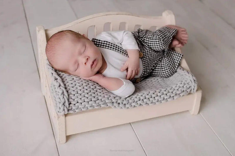 Description Picture 2 of itemNewborn Bed Newborn Photography Porps Chair Bed Photography Posing Assisted Sofa Baby Photoshoot Props 0-1 M Baby Bed