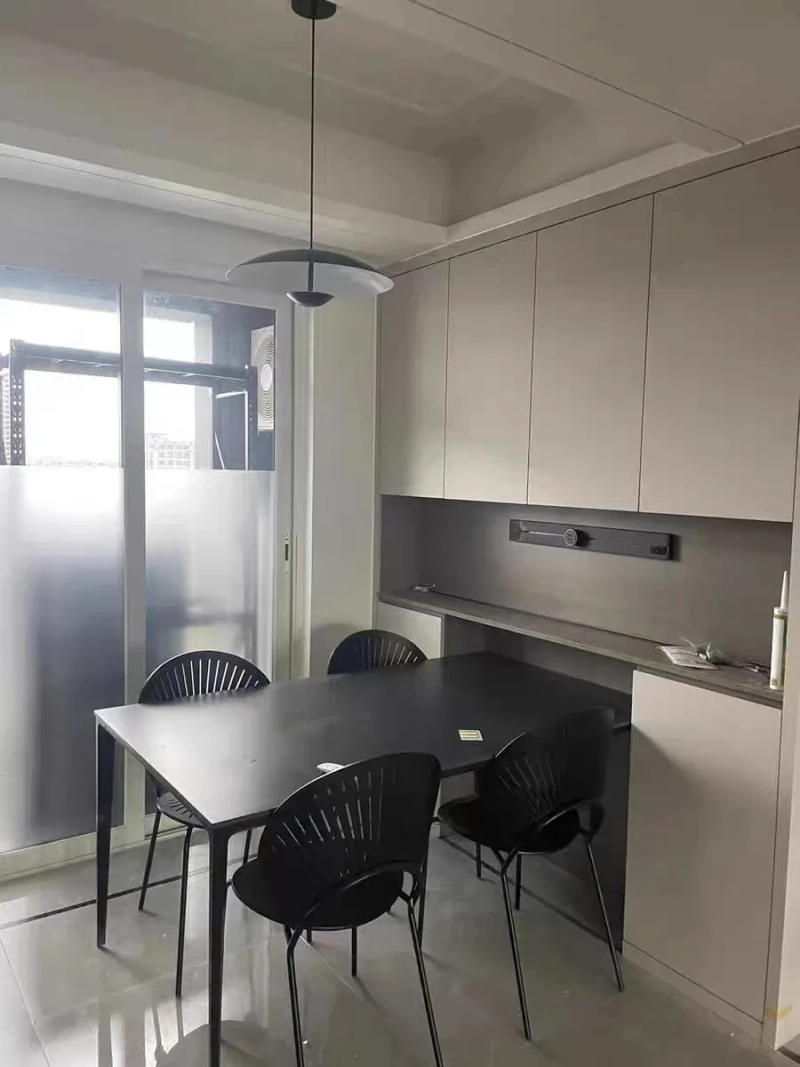 Description Picture 3 of itemCreative UFO Design LED Pendant Light Dining Room Ceiling Chandelier Modern Living Room Bedroom Bedside Decoration Hanging Lamp