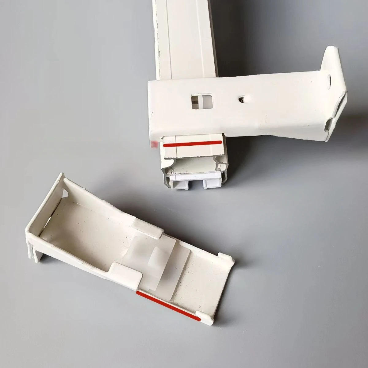 Description Picture 5 of item4PCS Iron Track Installation Accessories Old-fashioned Curtain Rod Side Mounted Top Mounted Wall Code Track Bracket Fixing Clip