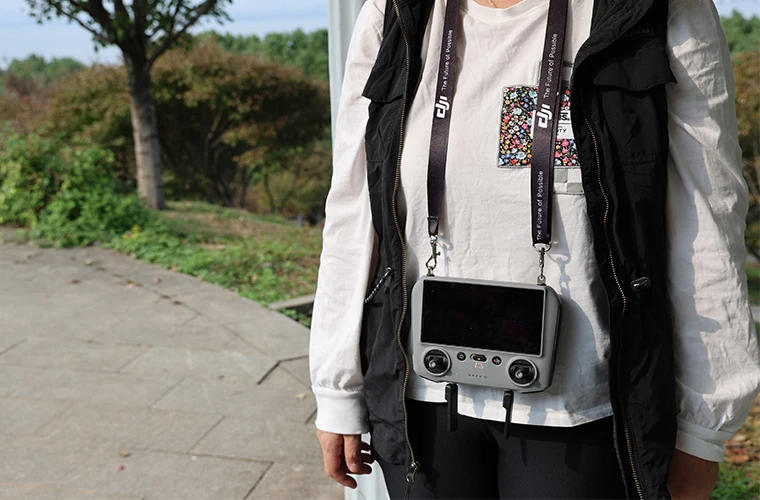 Description Picture 3 of itemFor DJI Mini 3/4 Pro AIR 3 Neck Strap Lanyard W Screws for Mini 3 Pro MAVIC 3 PRO DJI RC 2 Remote Controller Drone Accessories