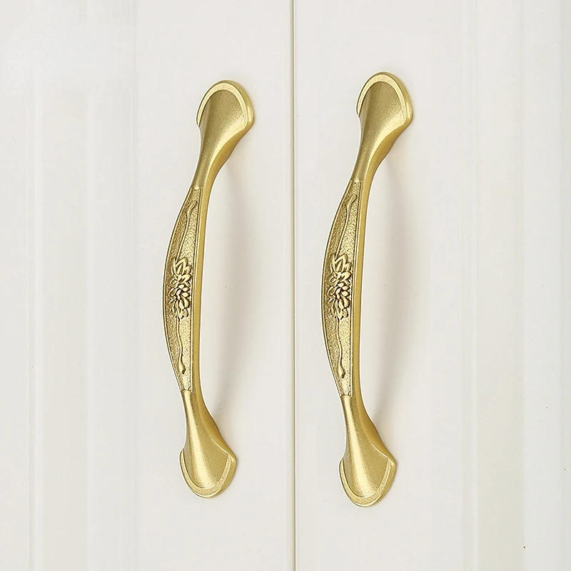 Description Picture 4 of itemNew Chinese style wardrobe door brass handle European style antique copper window handle Drawer cabinet hardware handle