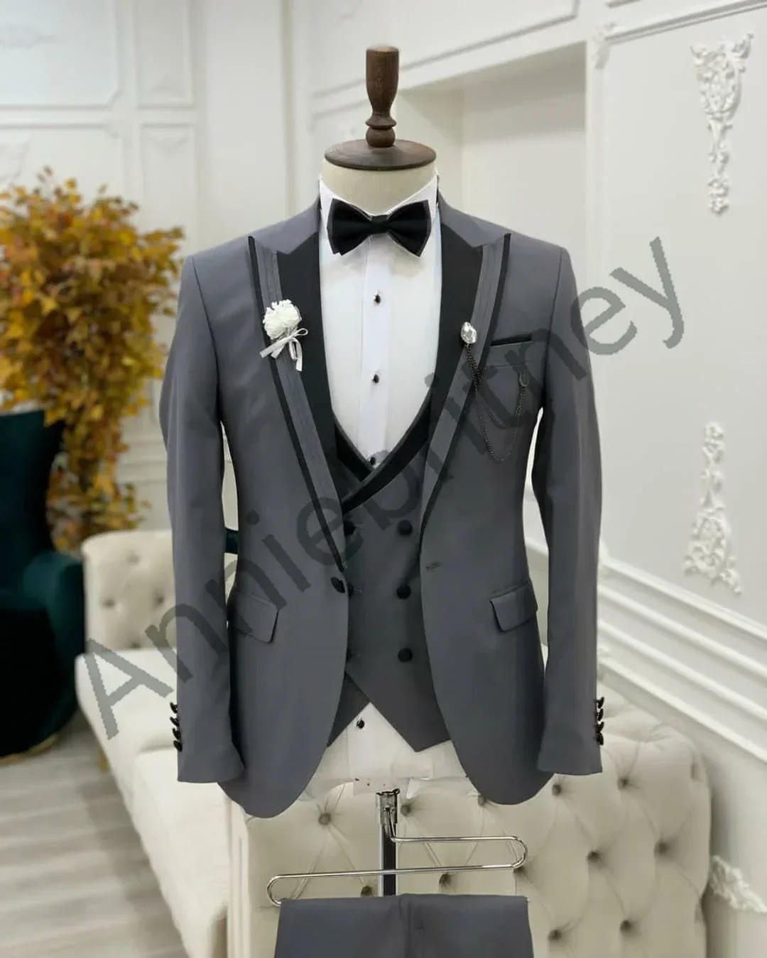 Description Picture 4 of item2024 Elegant Formal Wedding Men Suits Groom Tuxedo Prom Slim Fit Blazers Hombre High Quality Custom 3 Piece Set Costume Homme