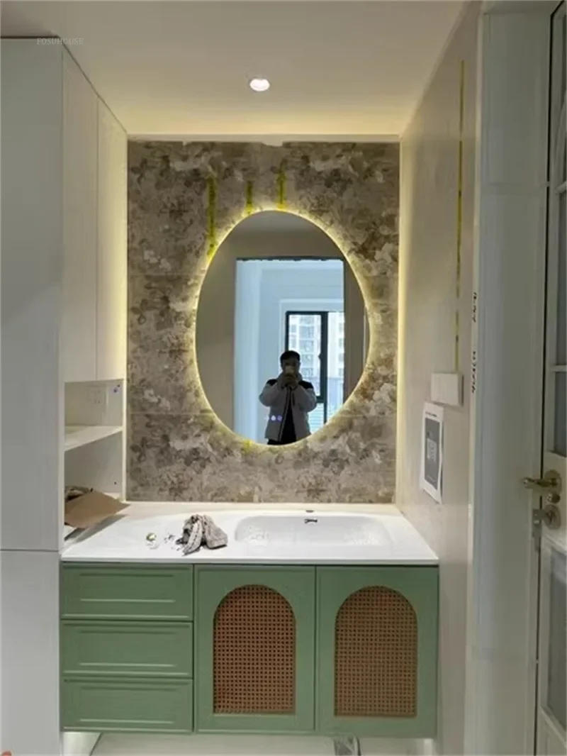 Description Picture 4 of itemEuropean Smart Bath Mirrors Wall-mounted Touch Screen Bedroom Makeup Mirror Bathroom Mirror with Light Hotel Decorative Mirrors