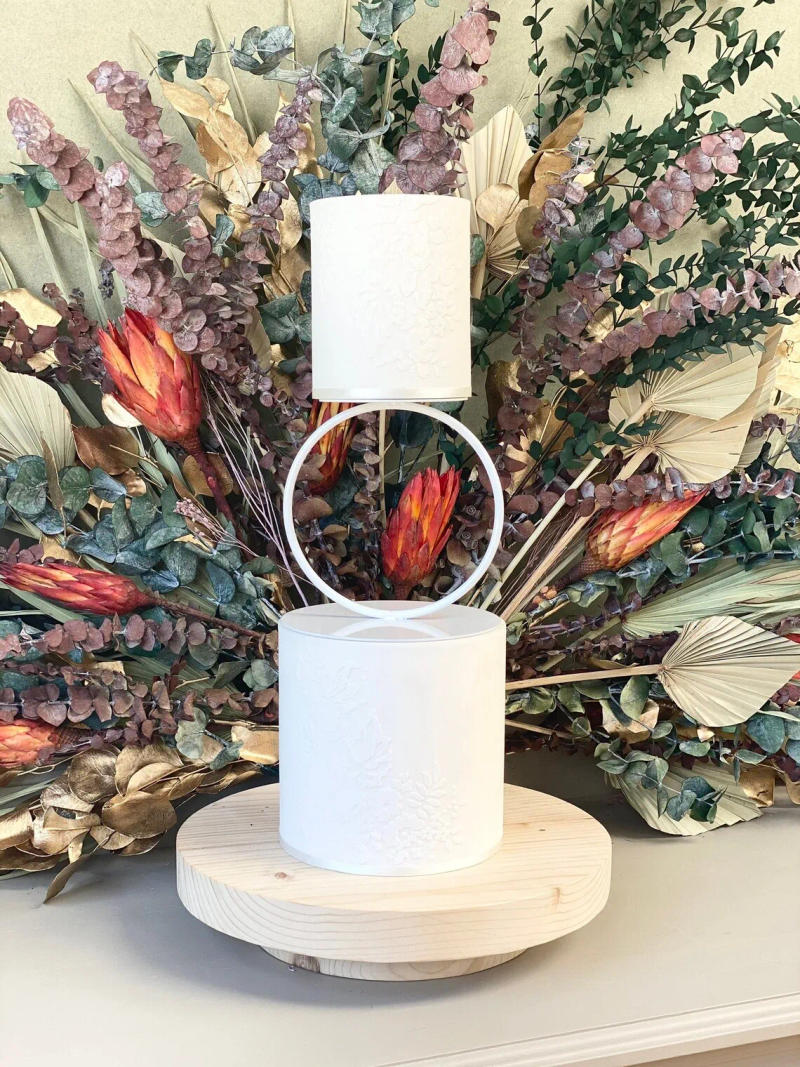 Description Picture 2 of itemMetal Floating Cake Stand for Wedding Birthday Party Cake Decoration