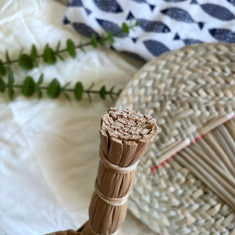 Description Picture 5 of itemOld Handmade Woven Straw Fans Natural Eco Friendly Hand-Woven Round Shaped Palm Fan Weaving Arts Ornament Decor Crafts