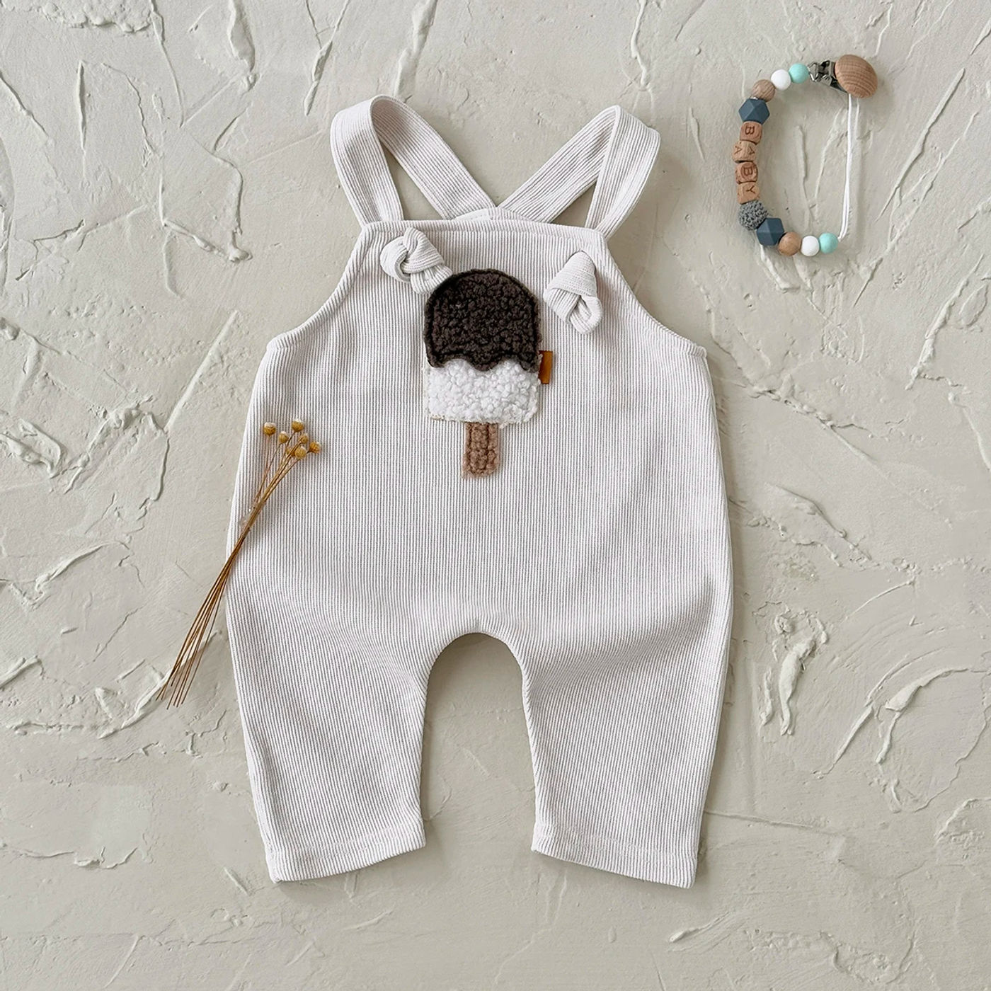 Description Picture 6 of itemSpring and Autumn Baby Clothing Moon Patch Brown Loose Strap Pants Cool Baby (One Strap Pants)