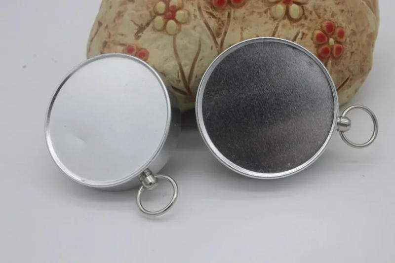 Description Picture 6 of itemPortable Compass Key Chain For Outdoor Camping Lightweight Aluminum Compass Trekking Hiking Survival Compass