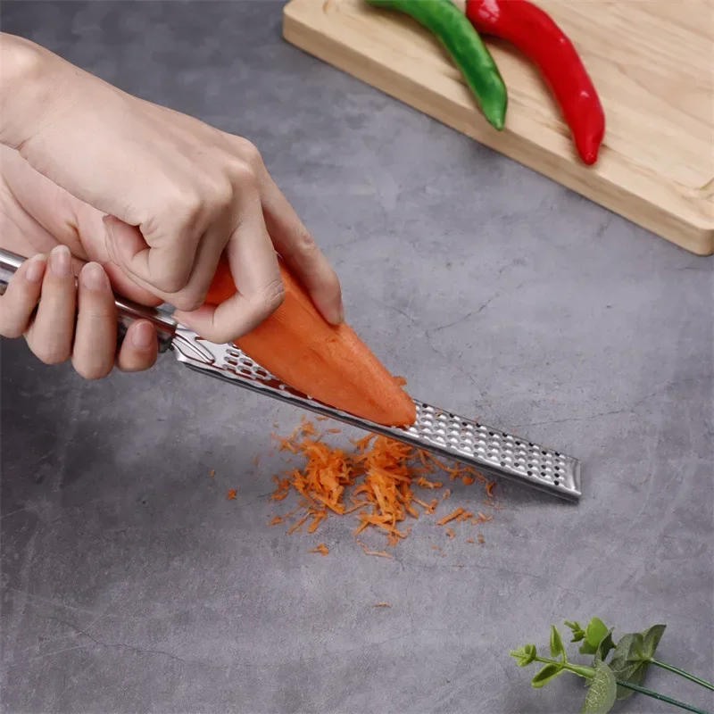 Description Picture 3 of itemHandheld Cheese Grinder Stainless Steel Garlic Grater Vegetable Fruit Grinder Lemon Zester Citrus Ginger Cheese Grinding Tools