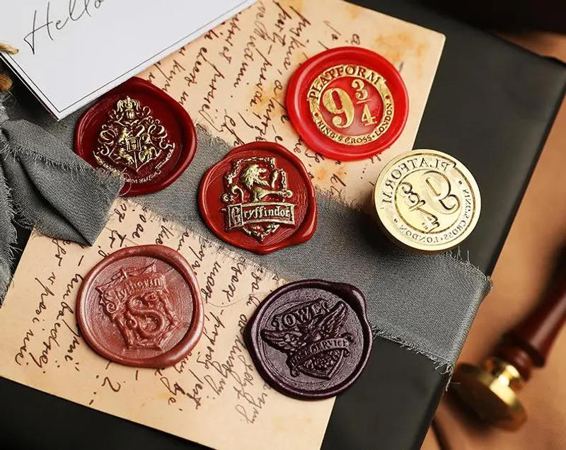 Description Picture 6 of item3D Embossed Sealing Wax Stamp Vintage 943 Magic Owl Post Magic School Seal Stamp For Cards Envelopes Scrapbooking With Handle
