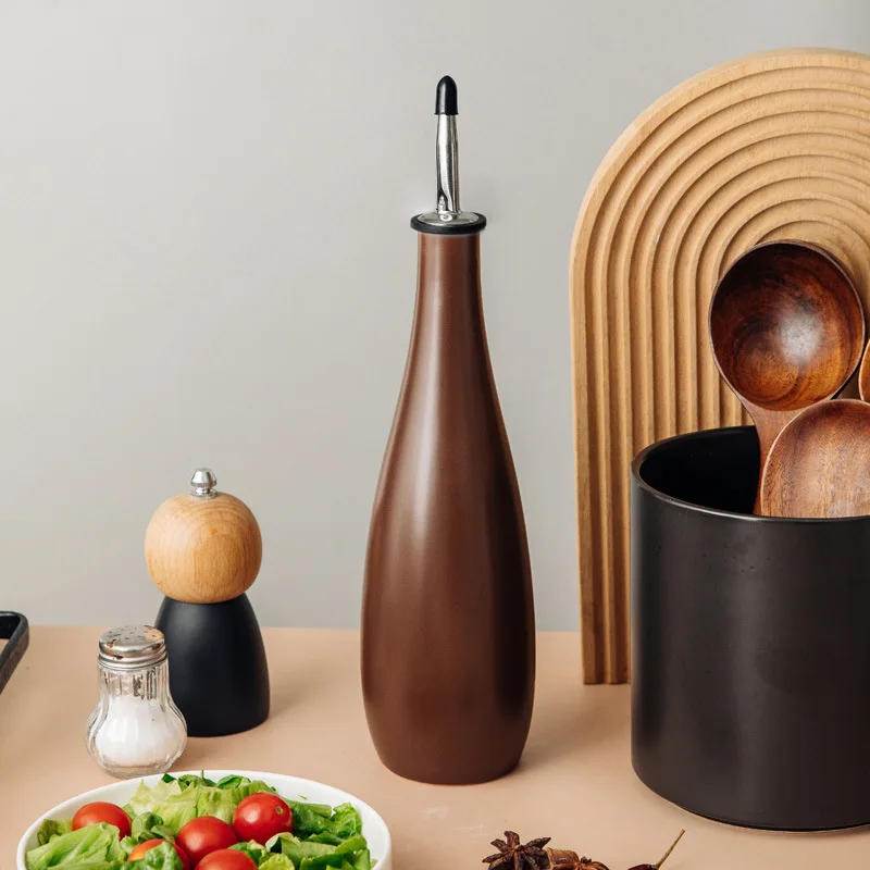 Description Picture 3 of itemCeramic Oil Pot, Household Seasoning Bottle, Olive Oil, Vinegar, Dispenser, Kitchen Organizer and Storage Containerï¼Œ650ml