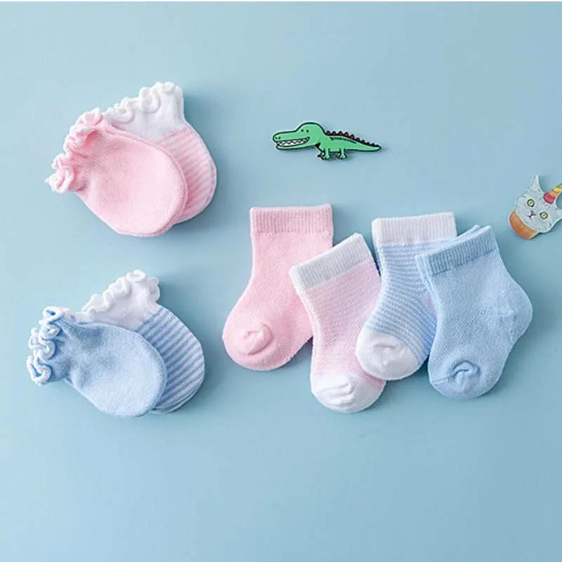 Description Picture 6 of itemCotton Baby Socks 4 Pairs Newborn Gloves Socks Set Spring Anti Scratch Bite Gloves Photography Props Infant Boys Girls Accessori