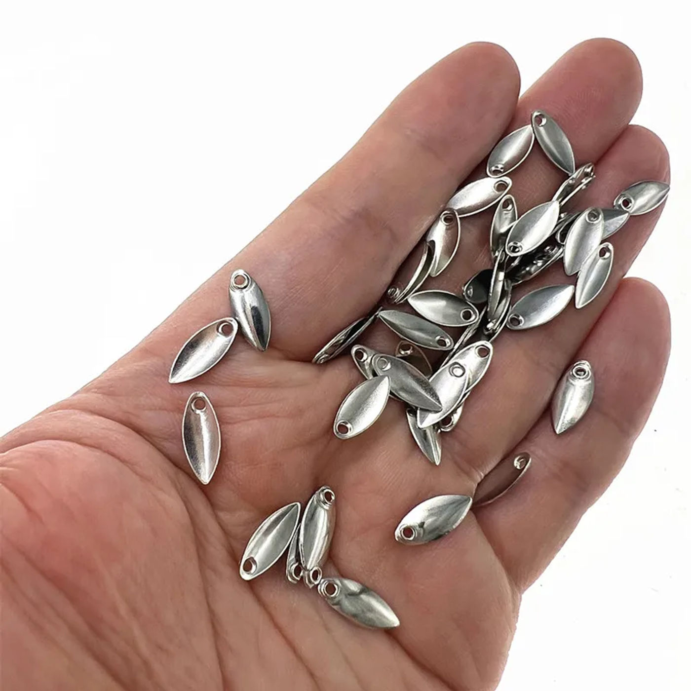 Description Picture 4 of item50pcs/lot Fishing Spinner Metal  Spoon Lure Trout Frogs Vib Reflective Stainless Steel Sheet Noisy Spoons Bait Accessories