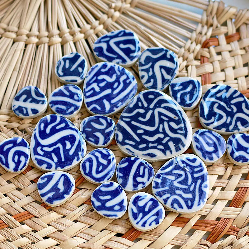 Description Picture 6 of item100g DIY Ceramic Mosaic Tiles Glass leaf petal shape Handmade Ornaments Tiles Wall Crafts Crystal for Decorative Material cerh1
