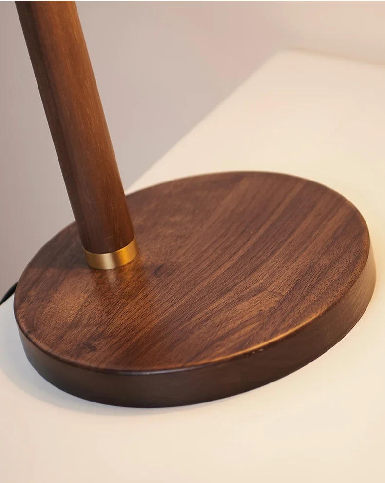 Description Picture 5 of itemMedieval style table lamp 2024 new high-end American walnut Chinese bedroom bedside lampمصباح ارضي     מנורה עומדת플로어 램프 nordic