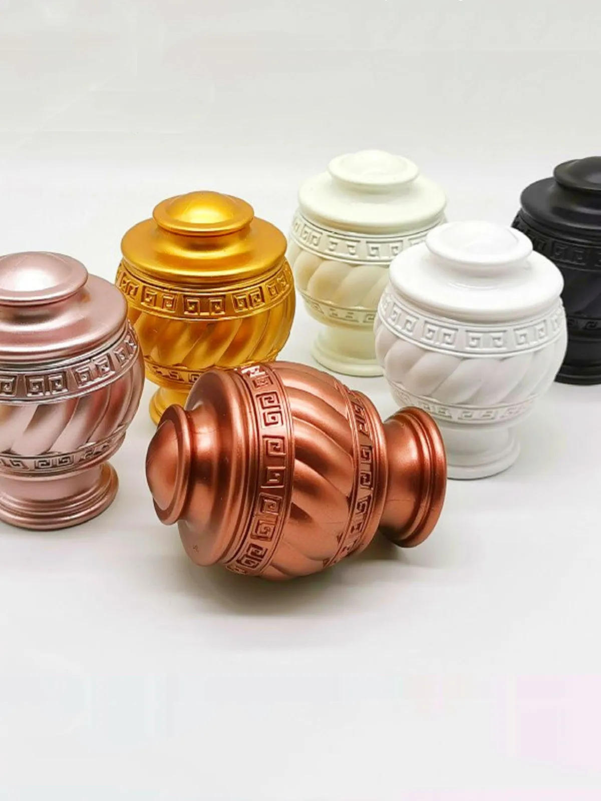 Description Picture 3 of item2pcs European Curtain Rod Decorative Head Roman Rod Seal Decorative Curtain Rod Bracket Home Decoration Hardware Accessories