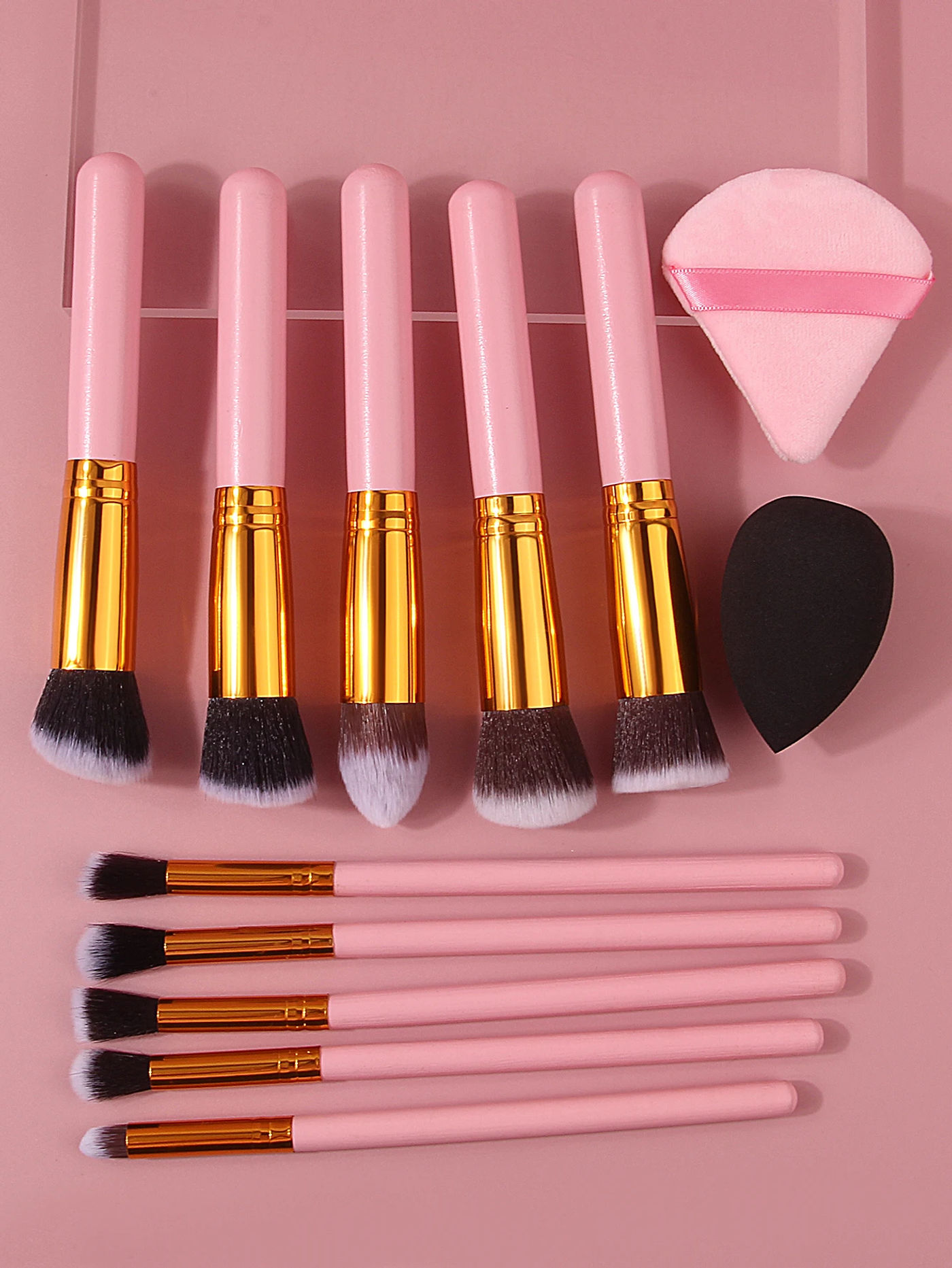 Description Picture 4 of itemPink 10pcs wooden handle makeup brush set with triangular powder puff & sponge egg soft bristles, a beginner's daily makeup tool